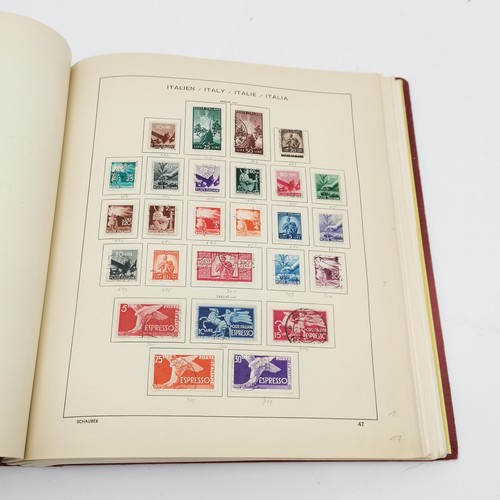 99 - Italy stamp collection 1861-1977 mint / used in 2 x Schaubek albums