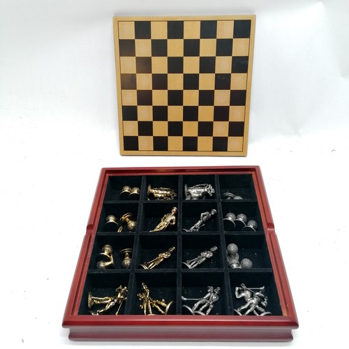 102 - Novelty boxed golfing chess set with cast metal pieces box 28cm x 28cm x 5.5cm high - in good used c... 