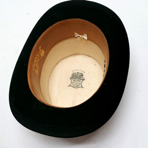 114 - Lincoln & Bennett silk top hat (interior 20.5cm x 16.5cm) in a vintage cardboard Tress retail box (a... 