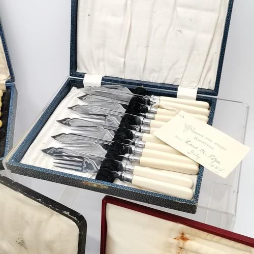 152 - Quantity of boxed cutlery including table knives