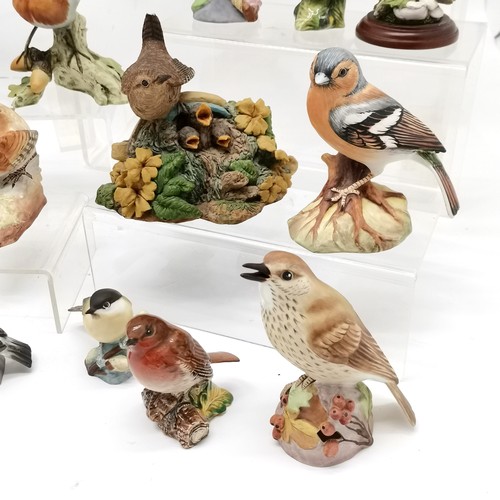 197 - Qty of bird figurines inc Beswick, Goebel large Jay, Coalport, Royal Copenhagen etc t/w (non-bird) o... 