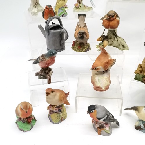 197 - Qty of bird figurines inc Beswick, Goebel large Jay, Coalport, Royal Copenhagen etc t/w (non-bird) o... 