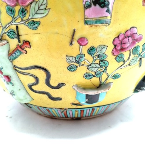 15 - 19thC yellow-ground Famille-Rose moulded fish bowl decorated with the Hundred Antiques the interior ... 