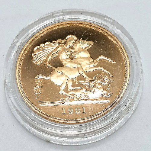 7 - 1981 GB £5 proof 22 carat gold 'sovereign series' coin in Royal Mint box - the coin weighs 39.94g