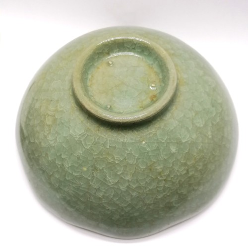 53 - Chinese Ju-Ru type ice crackle bowl with spur marks to base 15cm diameter x 7.5cm high - no obvious ... 