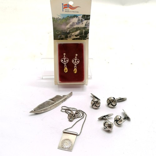 527 - Scandinavian silver jewellery - 2 pairs of matched cufflinks, feather brooch by RCF, silver pendant ... 