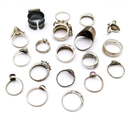 542 - 19 x silver rings (some unmarked) inc stone set - total weight (lot) 80g ~ the yellow pear shaped ri... 