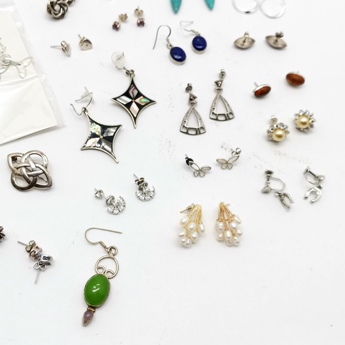 547 - Qty of pairs of earrings (mostly silver) inc amber, diamond, penguin, freshwater pearl, Judith Ripka... 