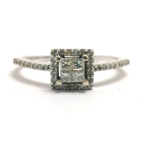 560 - 14ct marked white gold diamond cluster and diamond set shoulders - size P½ & 2g total weight