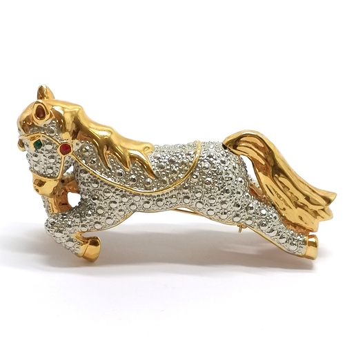 564 - Vintage large gold / silver tone horse brooch / shoulder detail - 10cm long & 147g - no obvious dama... 