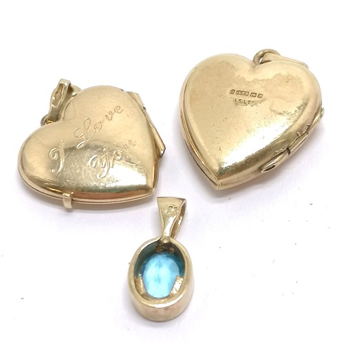 575 - 9ct hallmarked gold 2 x heart lockets & blue topaz set pendant (1.3cm drop) - total weight (lot) 5.3... 