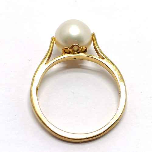 591 - 9ct hallmarked gold pearl set ring - size M & 2.4g total weight - SOLD ON BEHALF OF THE NEW BREAST C... 