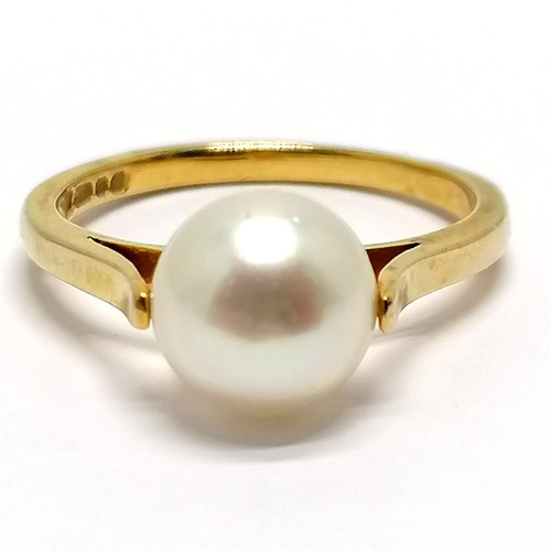 591 - 9ct hallmarked gold pearl set ring - size M & 2.4g total weight - SOLD ON BEHALF OF THE NEW BREAST C... 