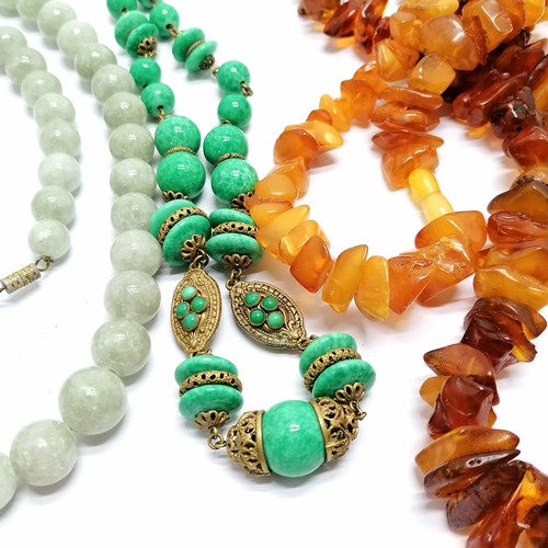 599 - 4 x necklaces - 2 x amber (longest 60cm & total weight 81g), Czechoslovakian green glass bead & jade... 