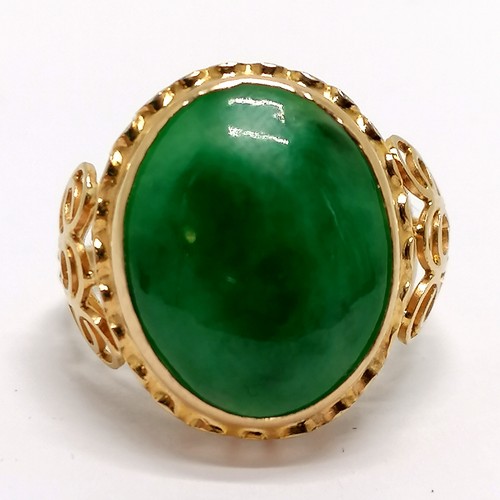 621 - Unmarked gold (touch tests as 14ct) jade stone set ring with fancy open work shoulders - size O½ & 4... 