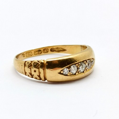 667 - Antique 18ct hallmarked gold 5 stone diamond ring with engraved detail to shoulders - size P & 3.1g ... 