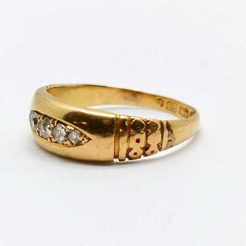 667 - Antique 18ct hallmarked gold 5 stone diamond ring with engraved detail to shoulders - size P & 3.1g ... 