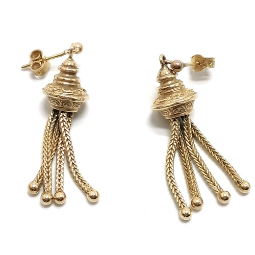 689 - Unmarked (touch tests as 9ct) gold pair of tassel earrings - 3.5cm drop & 7.6g