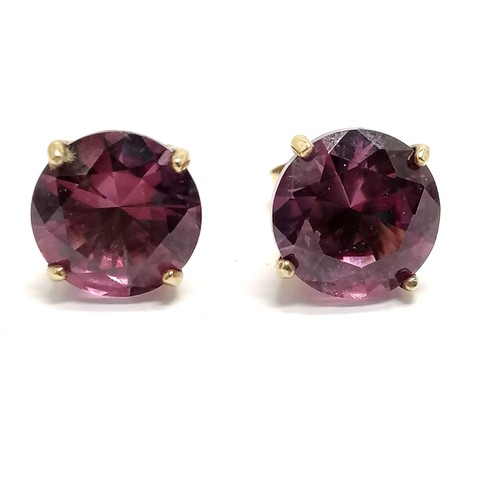 696 - Unmarked (touch tests as) gold alexandrite stone set earrings - 9.5mm diameter & 3.6g total weight