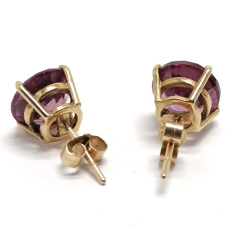 696 - Unmarked (touch tests as) gold alexandrite stone set earrings - 9.5mm diameter & 3.6g total weight