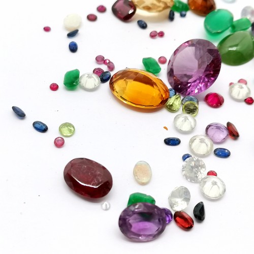 745 - Qty of loose gemstones inc citrine, man-made alexandrite, opal etc