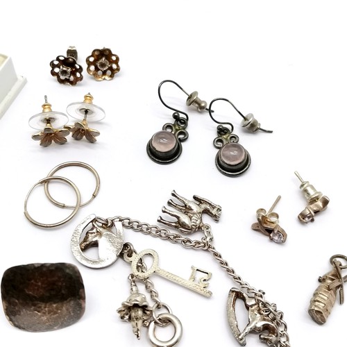 761 - Qty of silver jewellery inc charm bracelet with charms (inc enamel jockey on horse) & earrings - tot... 