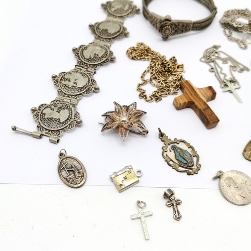 766 - Small qty of religious jewellery inc 2 silver crosses (1 on chain) t/w ethnic white metal jewellery ... 