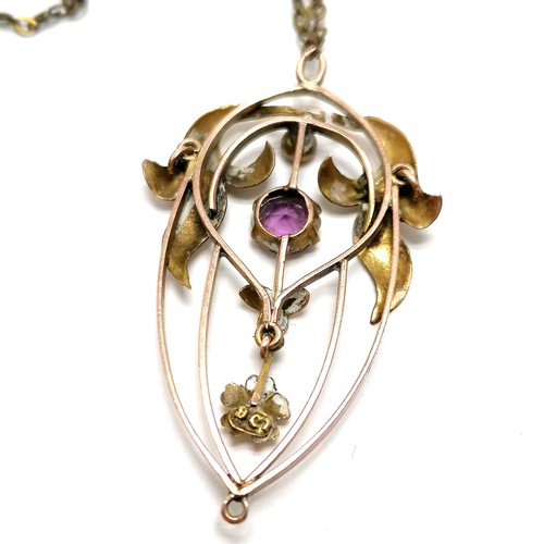 773 - 9ct marked gold Art Nouveau pendant on a 50cm gilt metal chain - total weight 2.9g