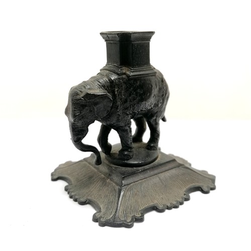 210 - Antique cast iron table vesta in the form of an elephant and castle - 7cm high with no obvious damag... 