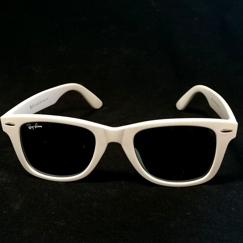 211 - Ray-ban vintage wayfarer white framed sunglasses RB2140