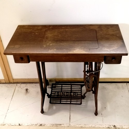 252 - Singer sewing machine table - 87cm 42cm deep x 74cm high