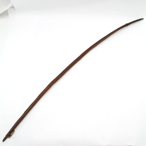 272 - Mid 20thc Papua New Guinea fishing bow and arrows, bow 127cm long