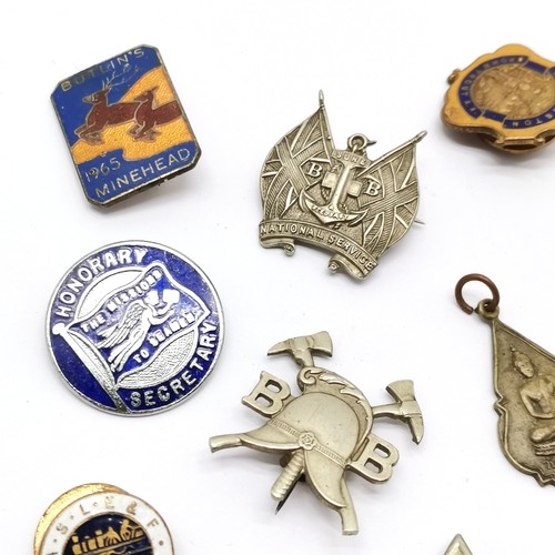 380 - Qty of badges inc Boys Brigade, 1965 Minehead Butlins etc