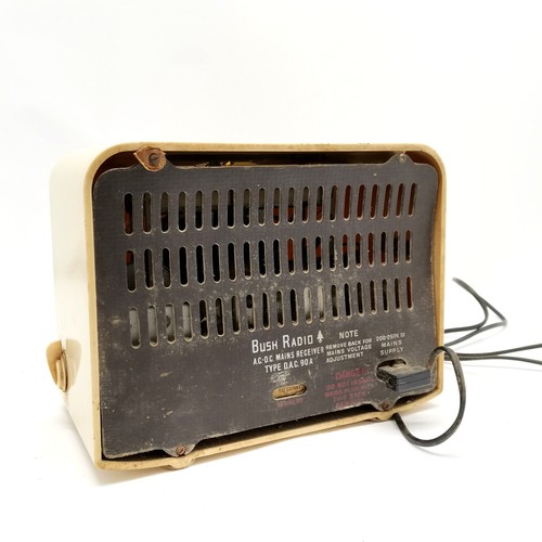 392 - Vintage Bush cream Bakelite radio type D.A.C 90A 24cm x 34cm wide x 18cm deep - no obvious cracks or... 