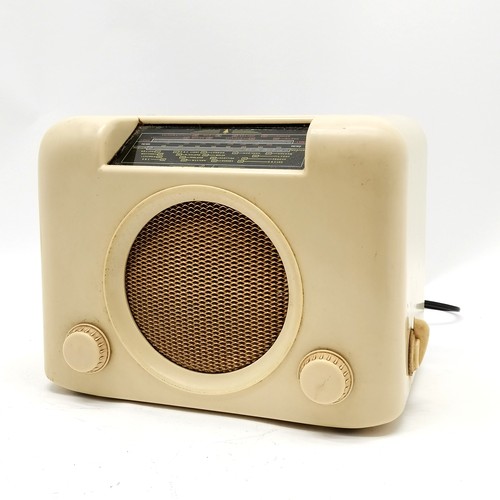 392 - Vintage Bush cream Bakelite radio type D.A.C 90A 24cm x 34cm wide x 18cm deep - no obvious cracks or... 