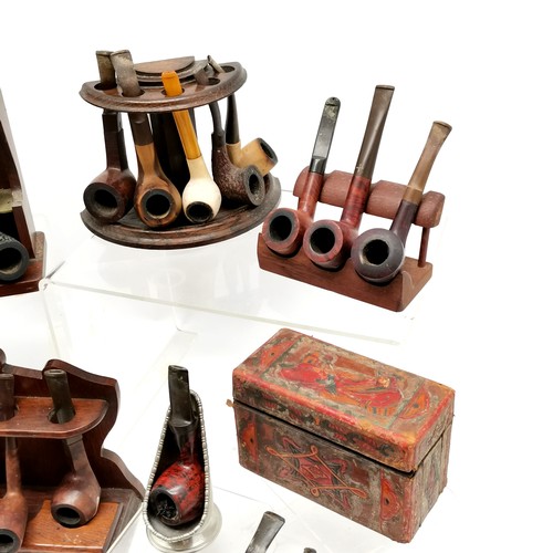 425 - Collection of pipes / stands inc W H Newman Ltd (Chester silver) mounted, Fred K Tranter, Baronite (... 