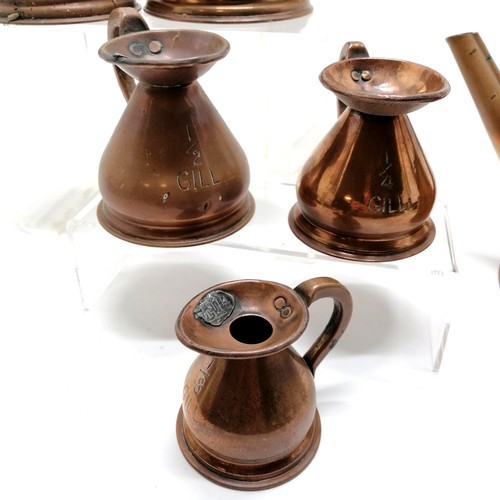 438 - Graduated set of 7 x copper vintage harvest jugs t/w copper kettle (26cm high)