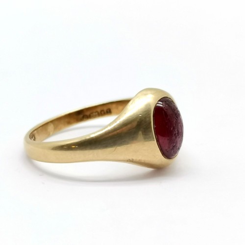 687 - Small 9ct hallmarked gold cabochon garnet stone set ring - size G½ & 2g ~ stone has wear