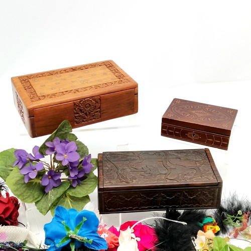 355 - Qty of vintage mostly hair decorations t/w 3 x vintage hand carved boxes - largest with star detail ... 