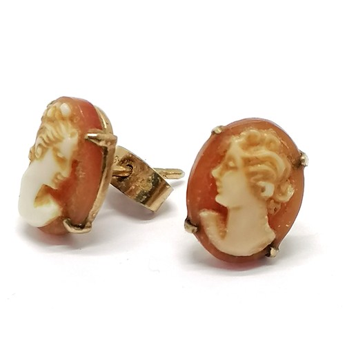 663 - 9ct marked gold pair of hand carved cameo portrait shell stud earrings - 1.8g total weight