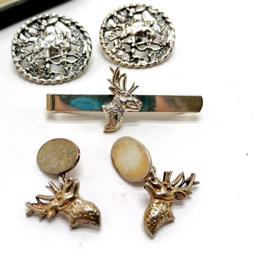 664 - Qty of silver - 2 cupid buttons, 3 x Peru buttons, part cased silver & enamel button set, stag tie s... 