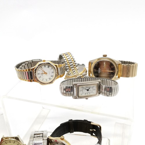 704 - Qty of quartz & mechanical wristwatches inc Seiko, Bravingtons etc - for spares / repairs