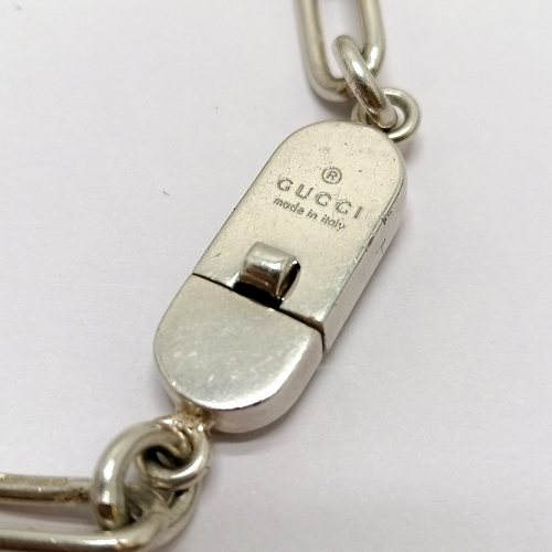 725 - Gucci sterling silver bracelet - 18cm long & 19.8g in used condition and in original retail box - no... 