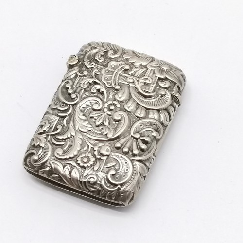 759 - 1893 silver vesta case with embossed detail by H J Cooper & Co Ltd - 4.5cm x 3.5cm & 21g total weigh... 