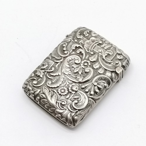 759 - 1893 silver vesta case with embossed detail by H J Cooper & Co Ltd - 4.5cm x 3.5cm & 21g total weigh... 