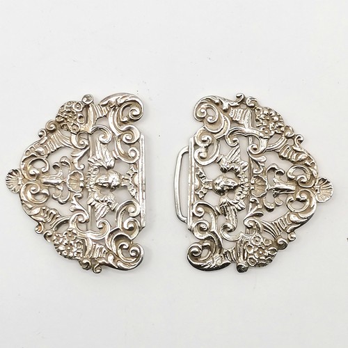 761 - 1898 silver nurses type belt buckle with pierced cherub detail by Horton & Allday - 10cm across & 57... 