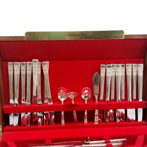 790 - Canteen of Community silver plated 8 place cutlery (only 6 x cake forks) - box 48cm x 30cm x 9.5cm &... 