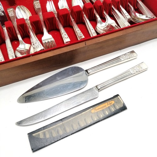 790 - Canteen of Community silver plated 8 place cutlery (only 6 x cake forks) - box 48cm x 30cm x 9.5cm &... 