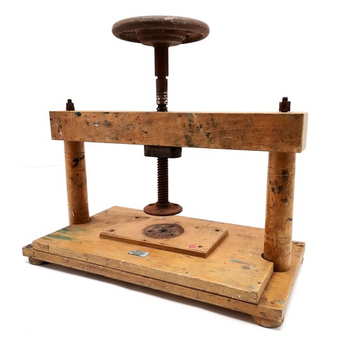 146 - Russell bookcrafts Hitchin wooden & steel book press - 26.5cm x 51cm x total height closed 41cm ~ in... 