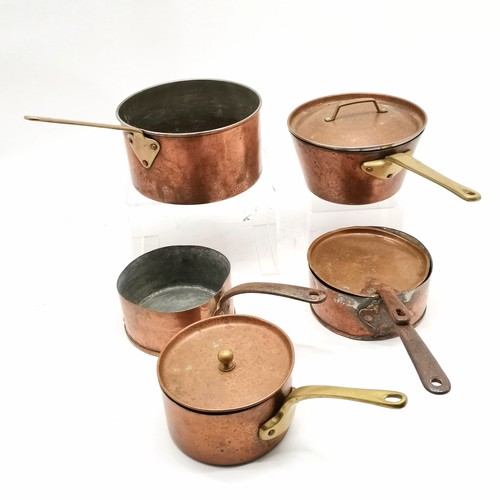 157 - Quantity of antique and later copper pans, kettle and jugs